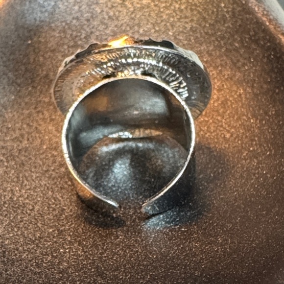 20mm Ornate Silver-Tone Snap Button Ring with 1 Blue Sparkle Snap (shown) - Picture 4 of 7